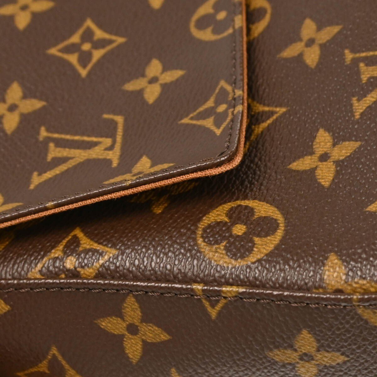 Louis Vuitton Looping Handbag - Brandsamsara