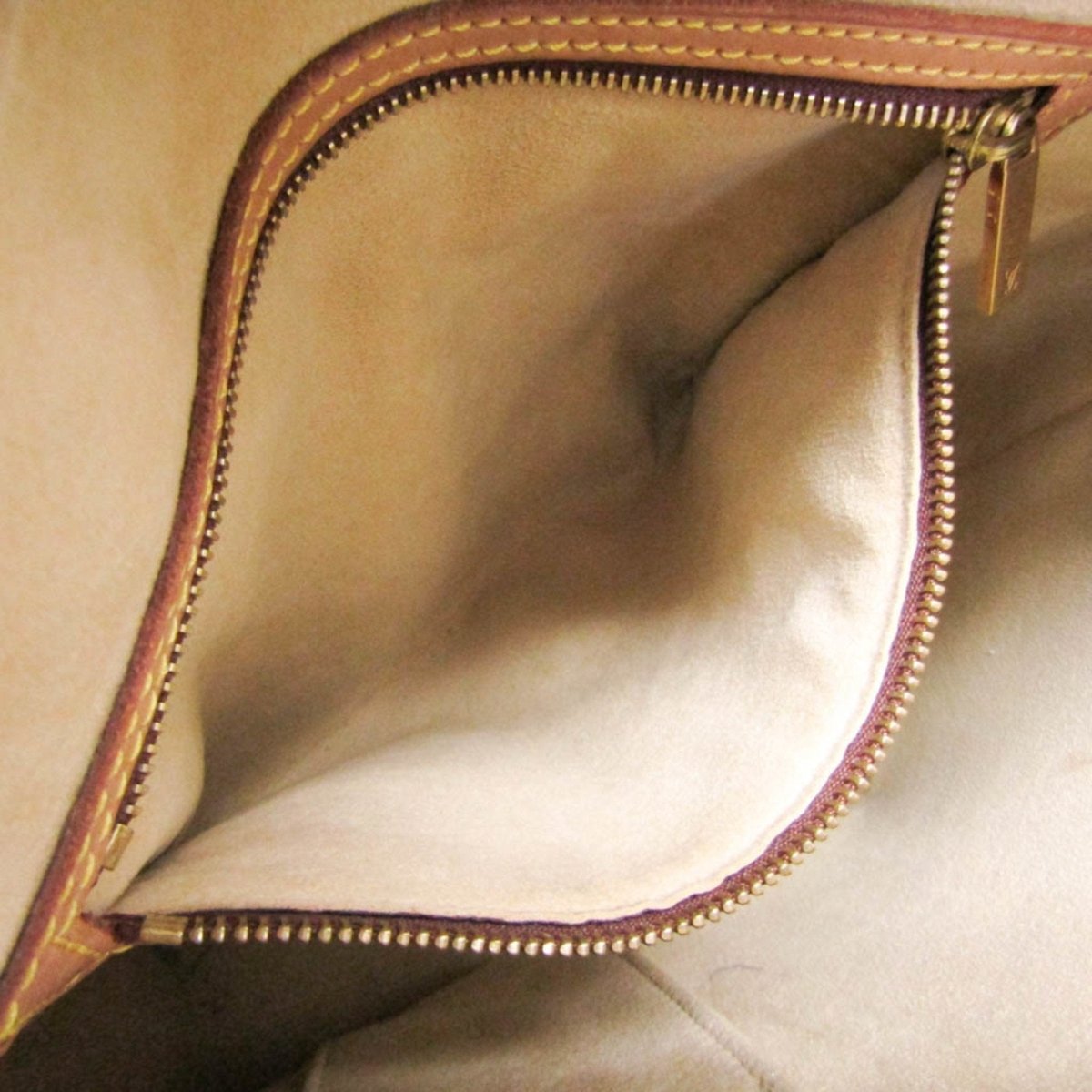 Louis Vuitton Looping Handbag - Brandsamsara