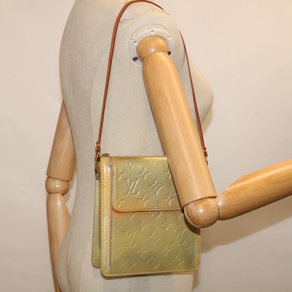 Louis Vuitton Mott Handbag - Brandsamsara