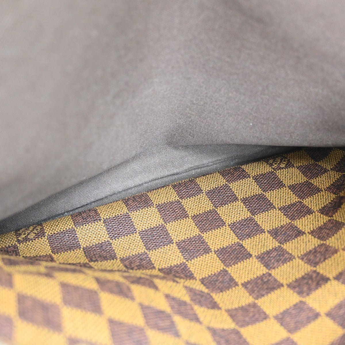 Louis Vuitton Naviglio Handbag - Brandsamsara
