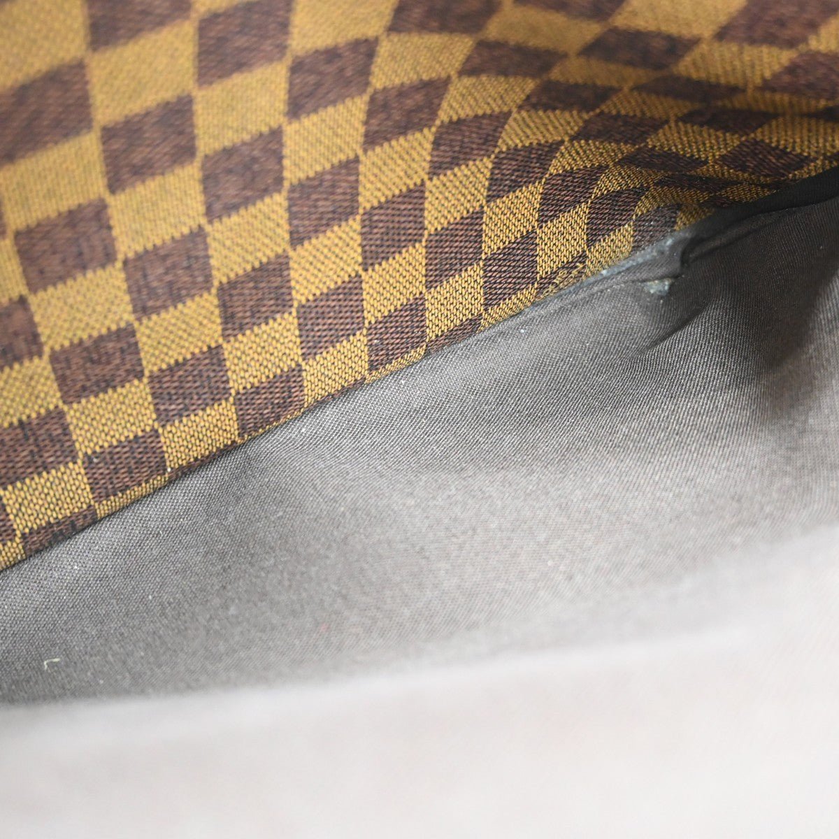 Louis Vuitton Naviglio Handbag - Brandsamsara
