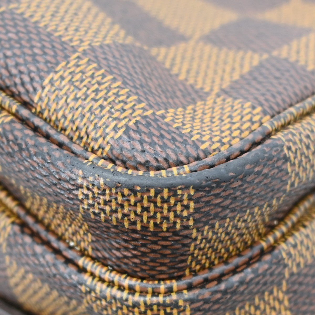Louis Vuitton Naviglio Handbag - Brandsamsara