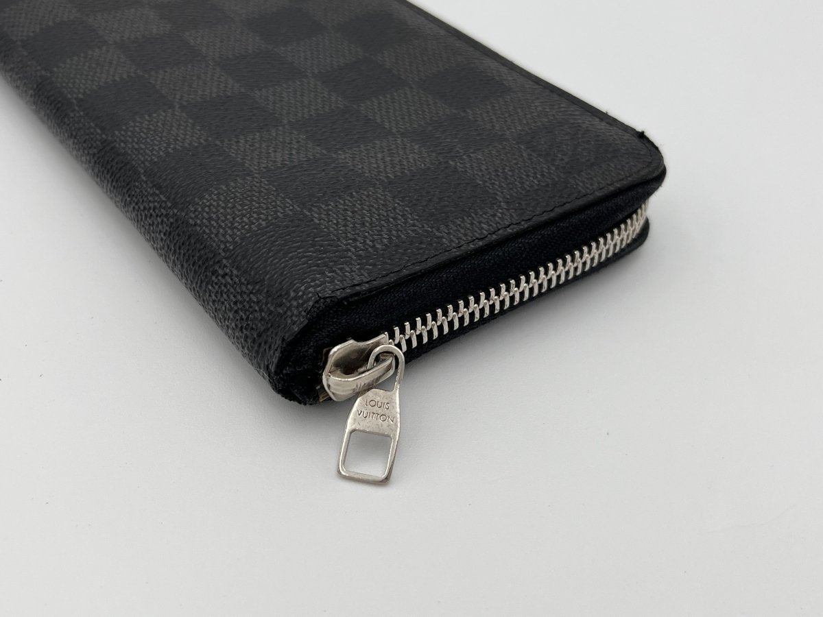Louis Vuitton Nicolas Ghesquière Zippy Wallet - Brandsamsara