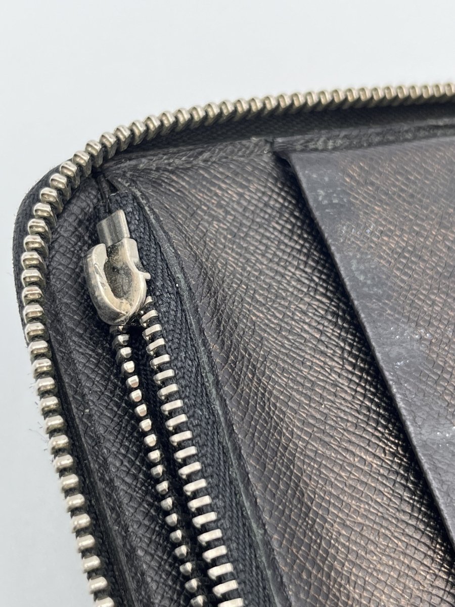 Louis Vuitton Nicolas Ghesquière Zippy Wallet - Brandsamsara