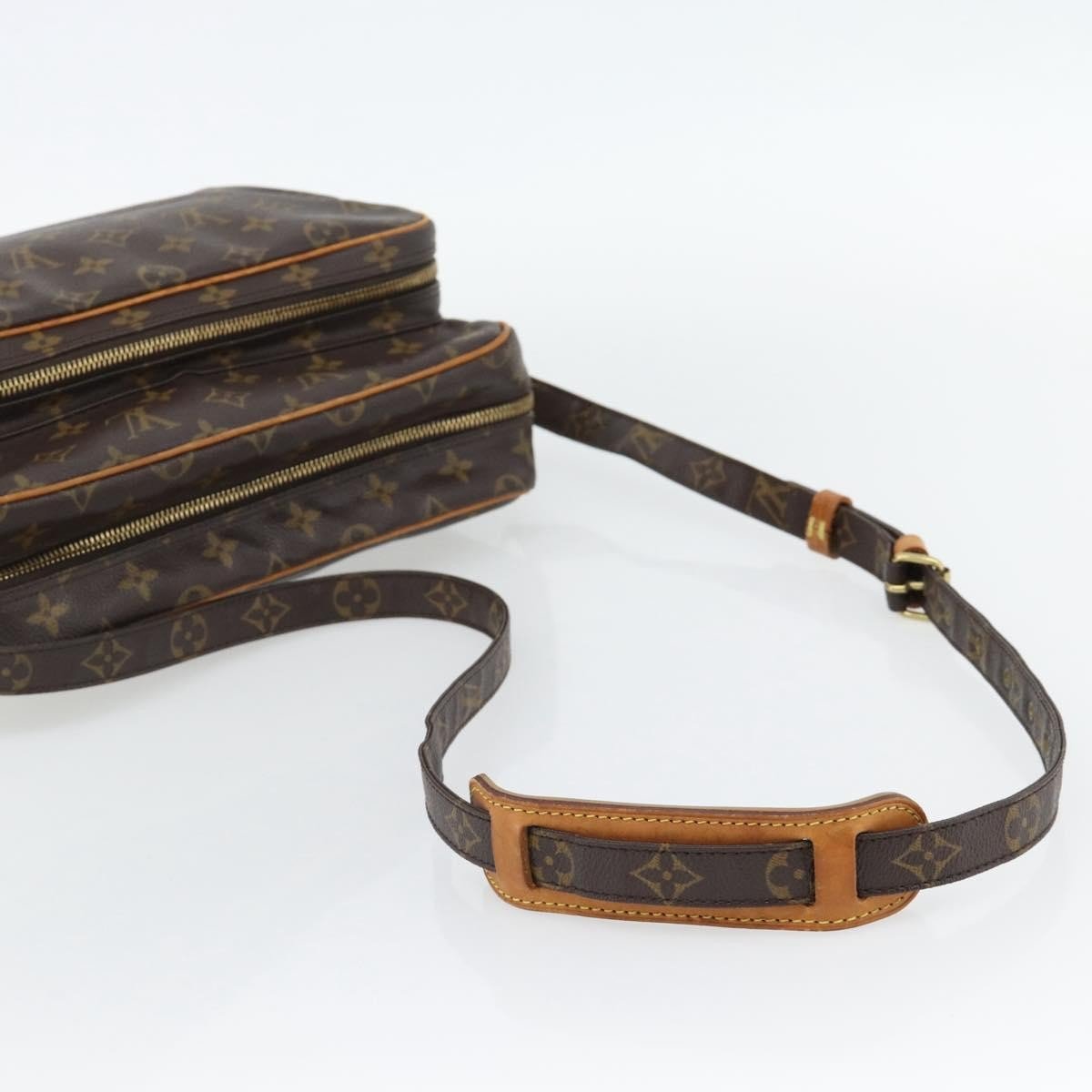 Louis Vuitton Nil Messenger - Brandsamsara