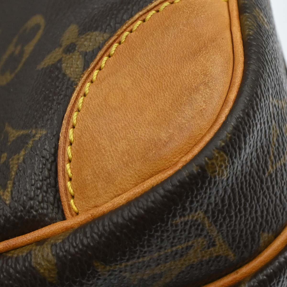 Louis Vuitton Nil Messenger - Brandsamsara