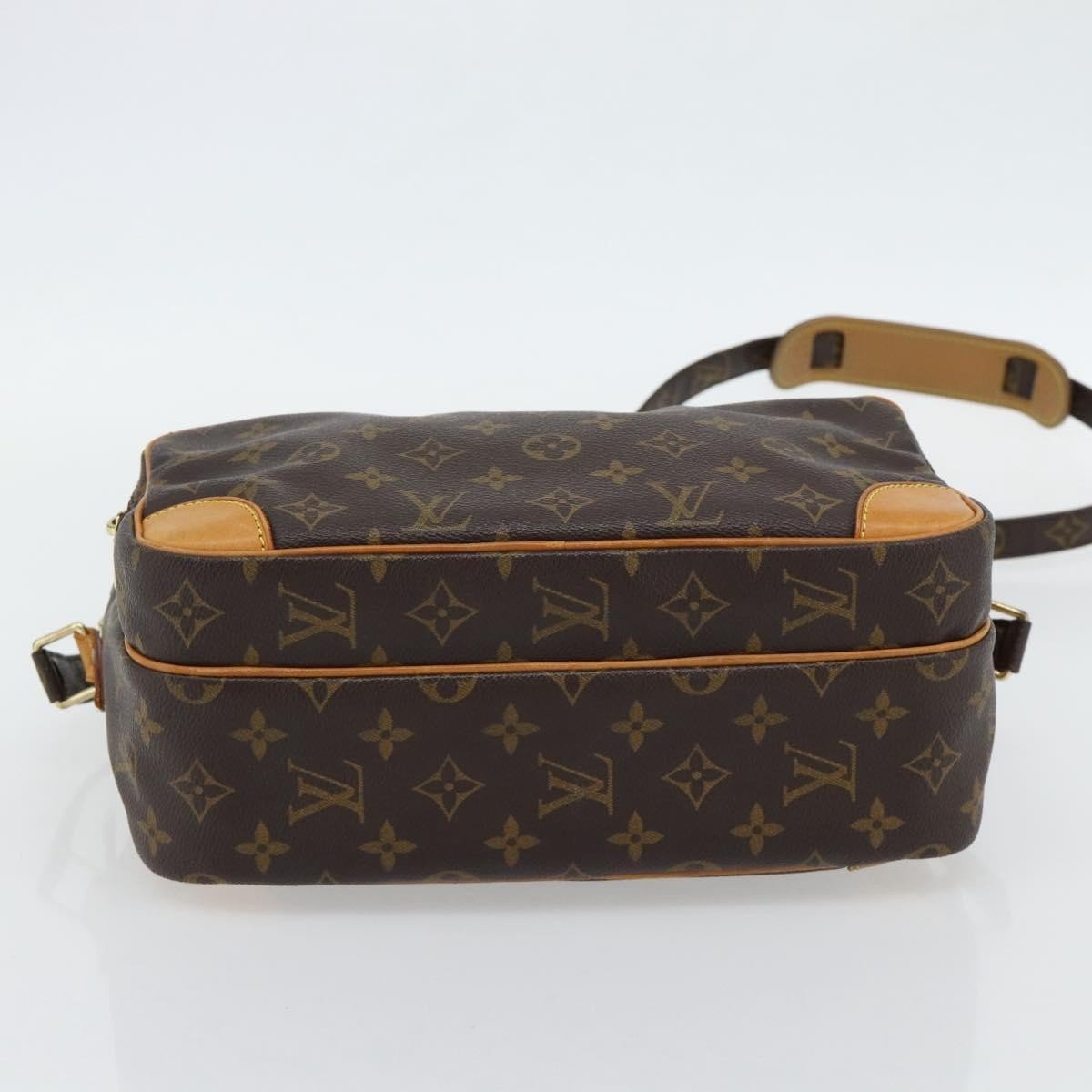 Louis Vuitton Nil Messenger - Brandsamsara