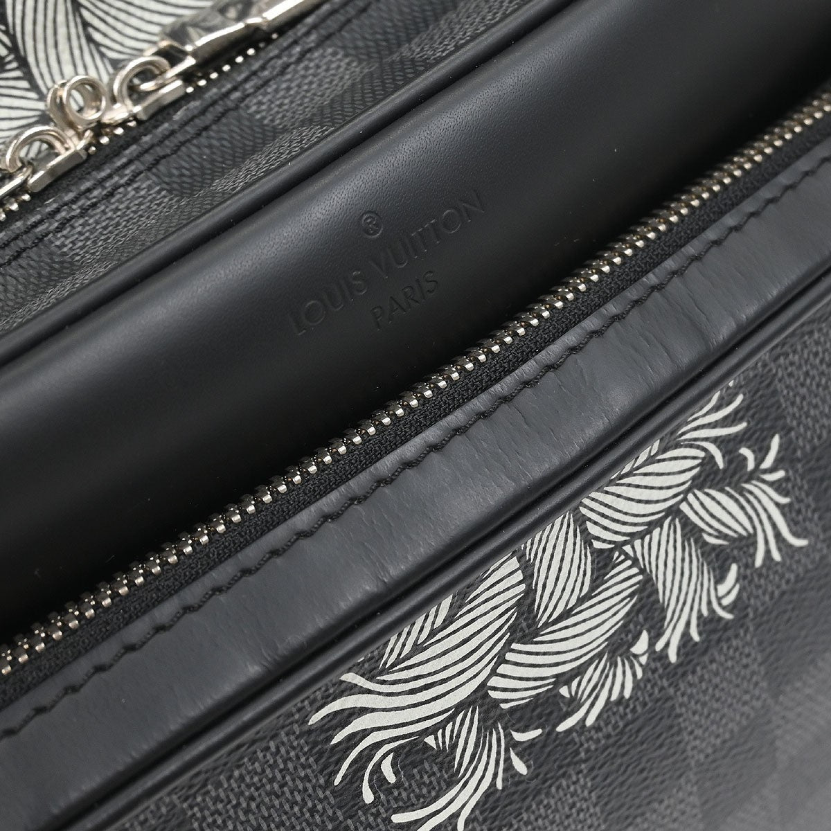 Louis Vuitton Nil Messenger Bag - Brandsamsara