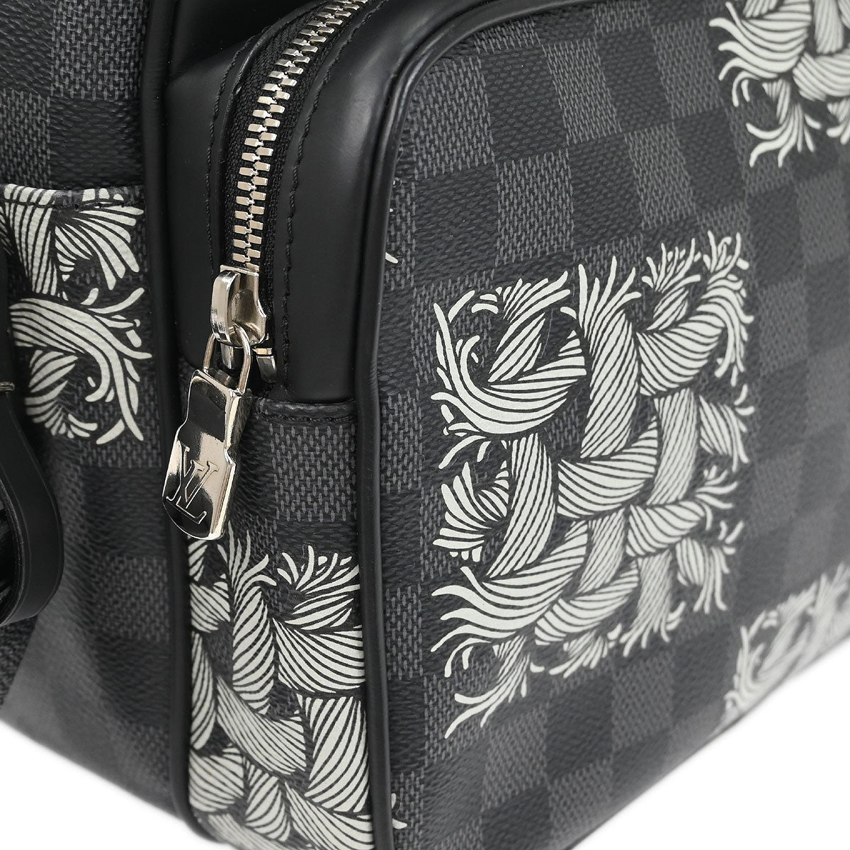 Louis Vuitton Nil Messenger Bag - Brandsamsara