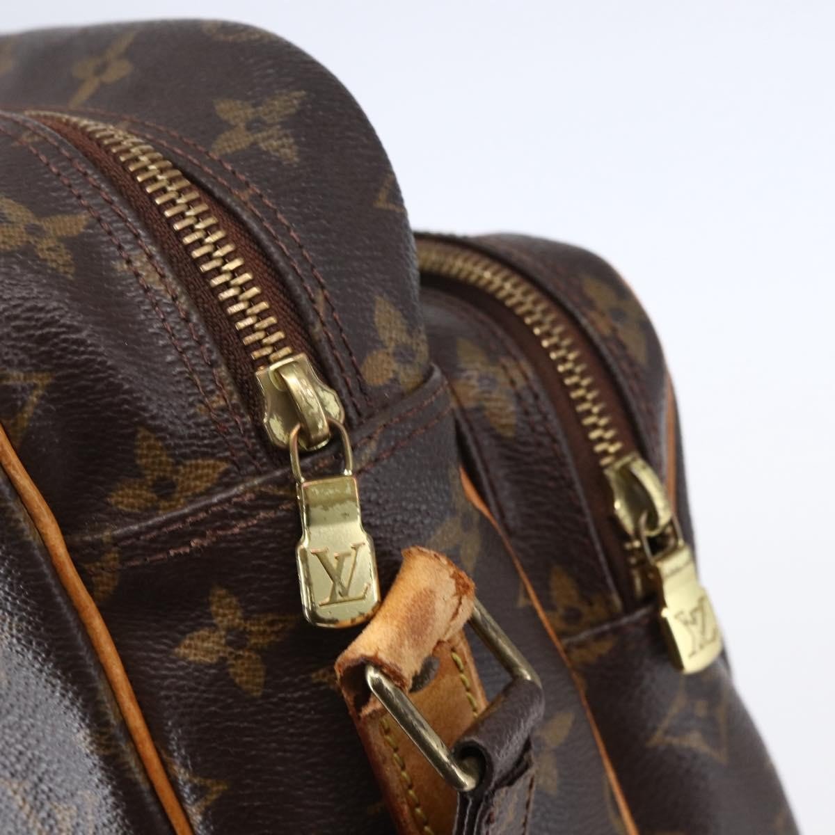 Louis Vuitton Nil Messenger Bag - Brandsamsara