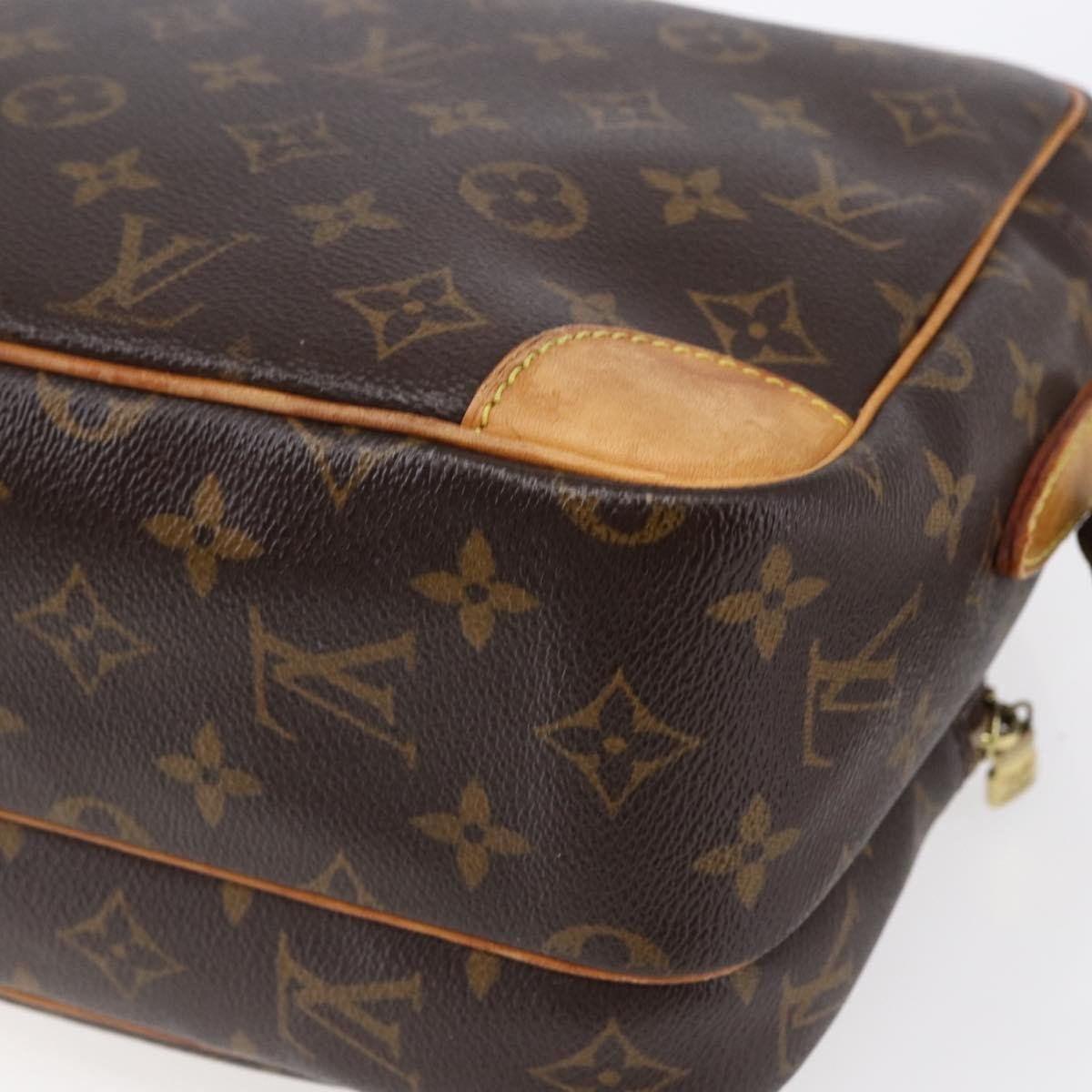 Louis Vuitton Nil Messenger Bag - Brandsamsara