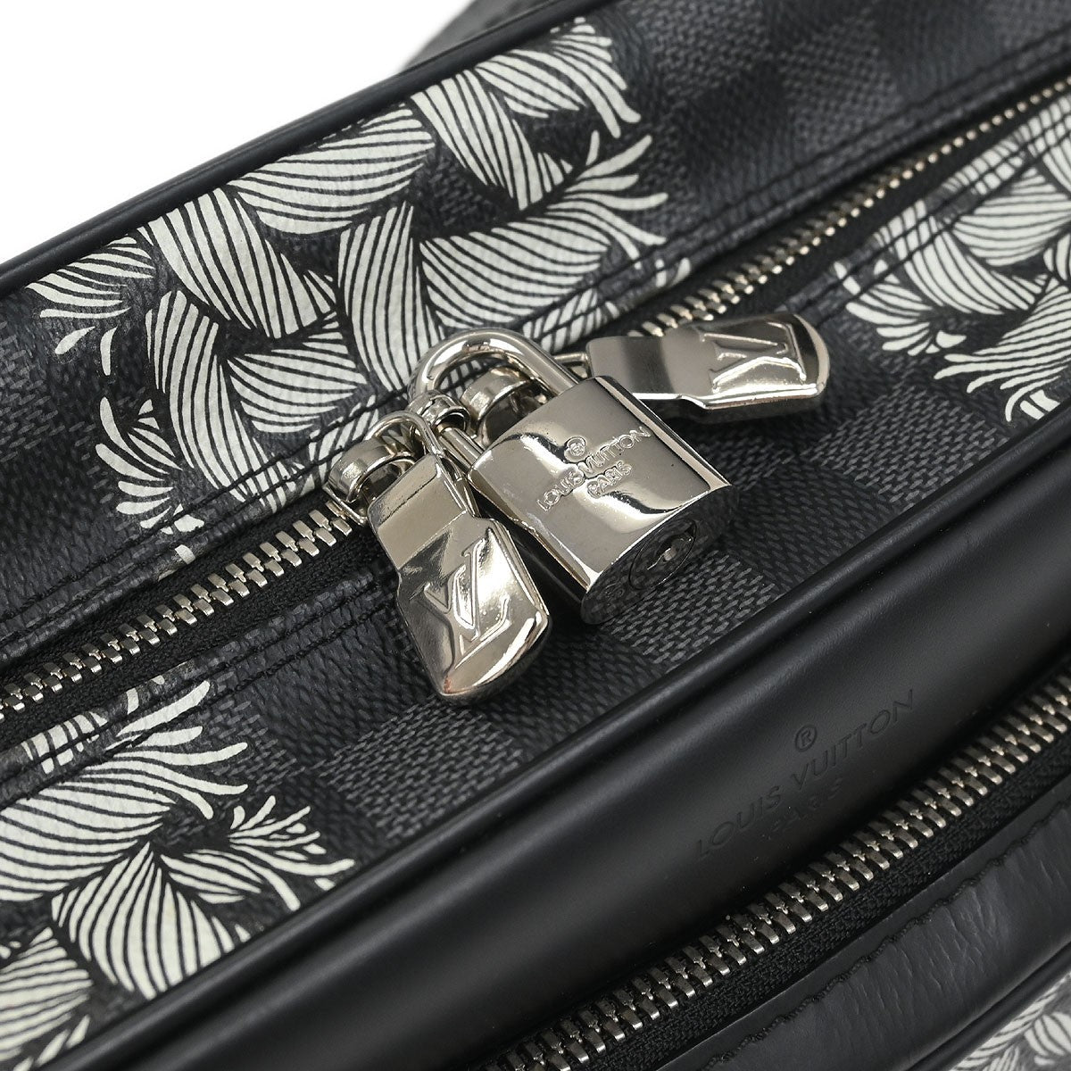 Louis Vuitton Nil Messenger Bag - Brandsamsara