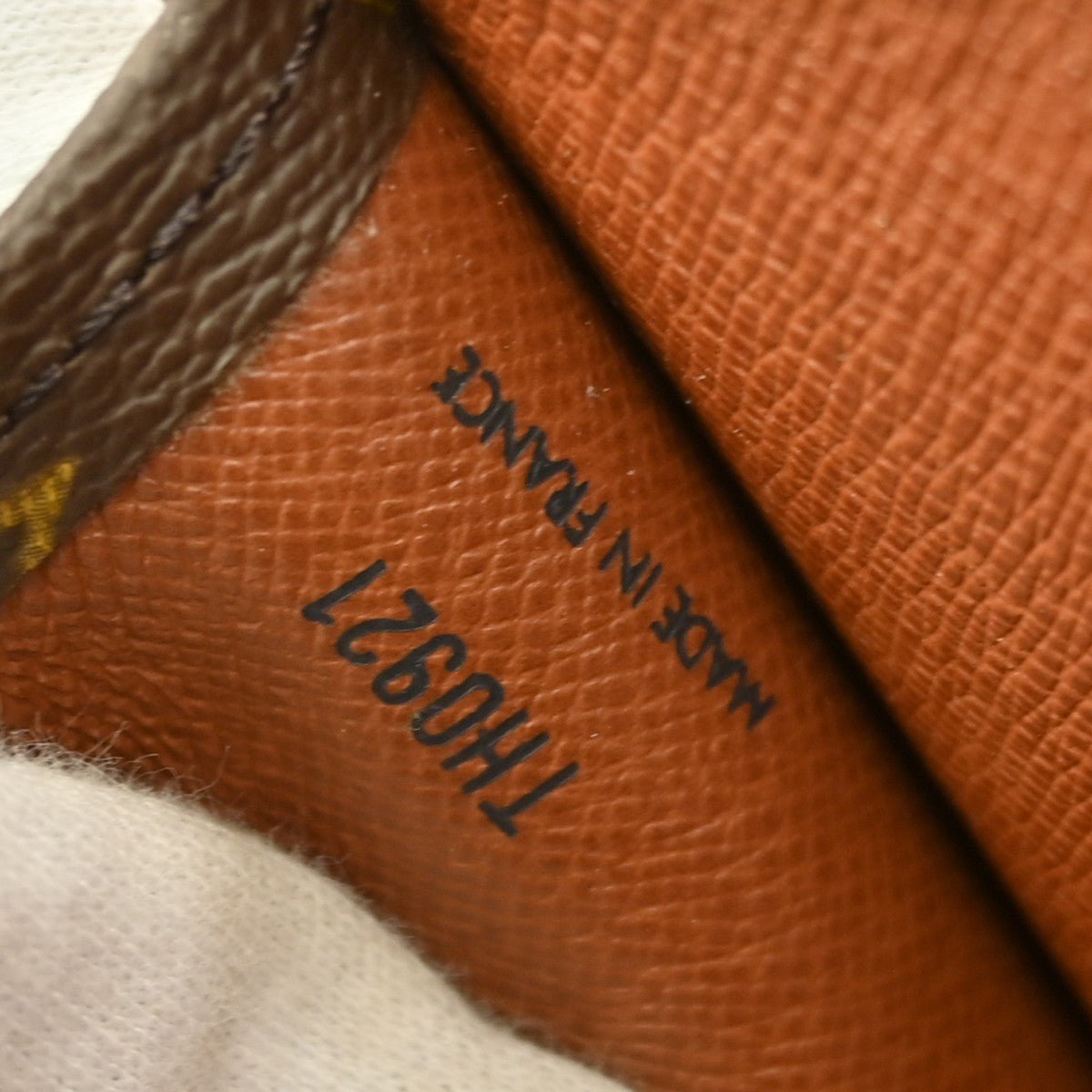 Louis Vuitton Poche Documents - Brandsamsara