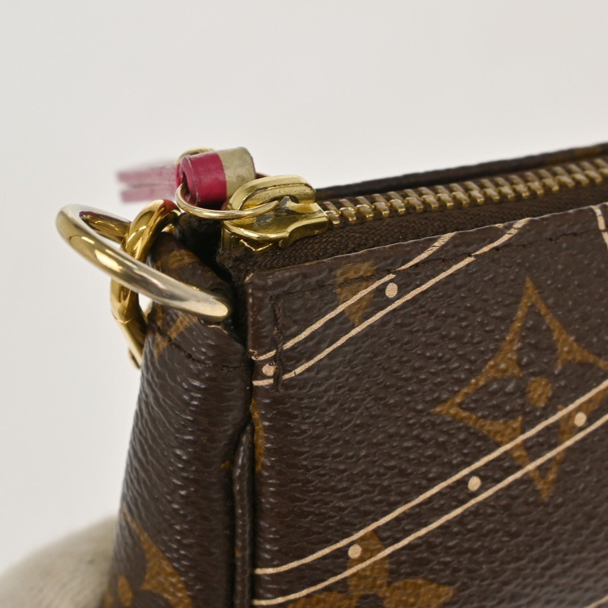 Louis Vuitton Pochette Accessoires - Brandsamsara