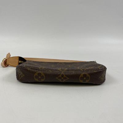 Louis Vuitton Pochette Accessoires - Brandsamsara