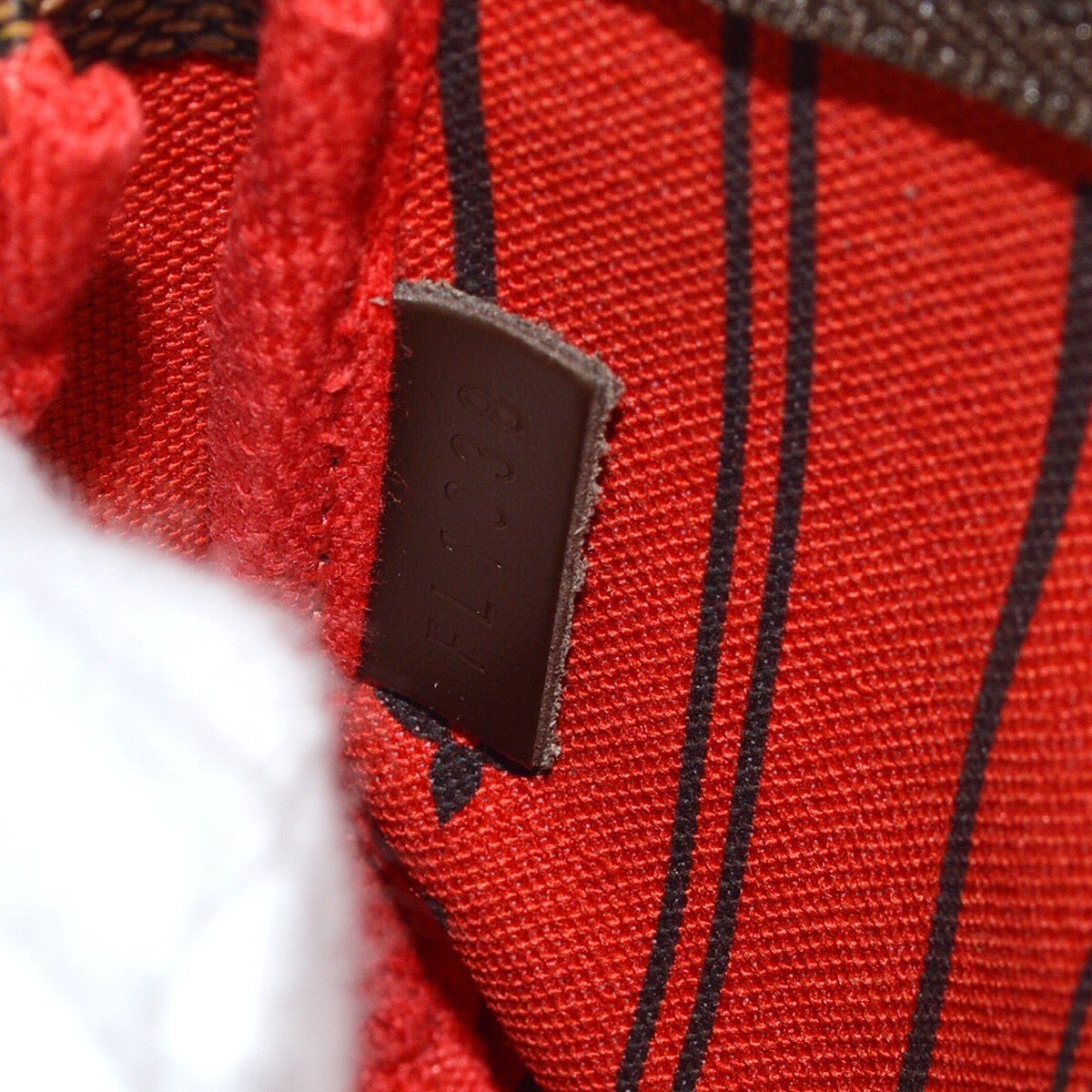 Louis Vuitton Pochette Accessoires - Brandsamsara