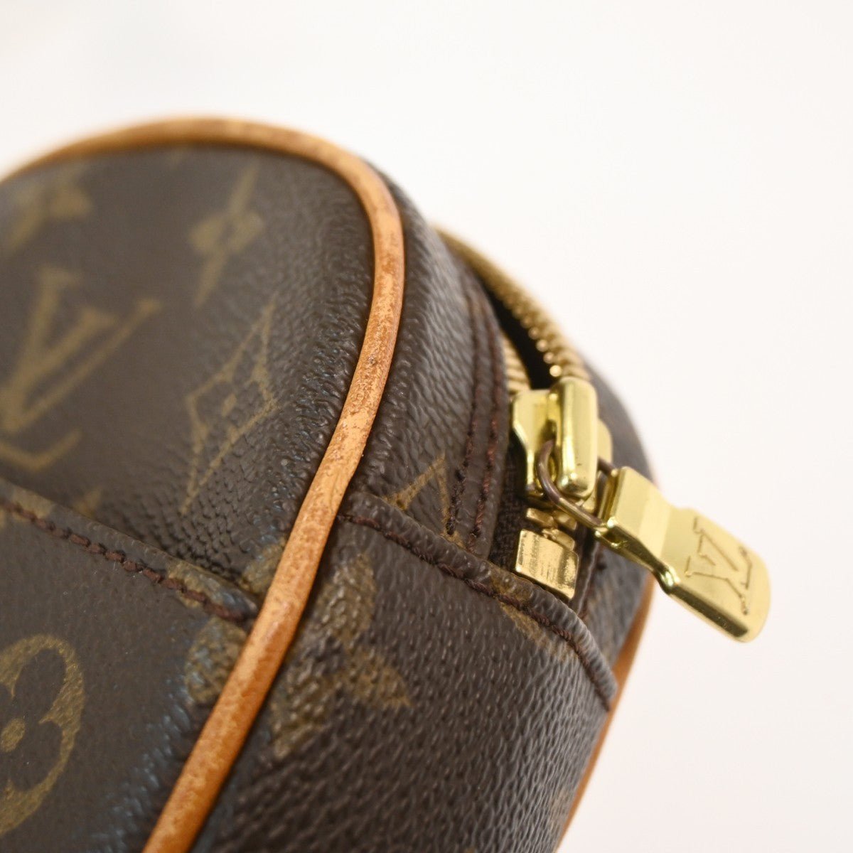Louis Vuitton Pochette Gange - Brandsamsara