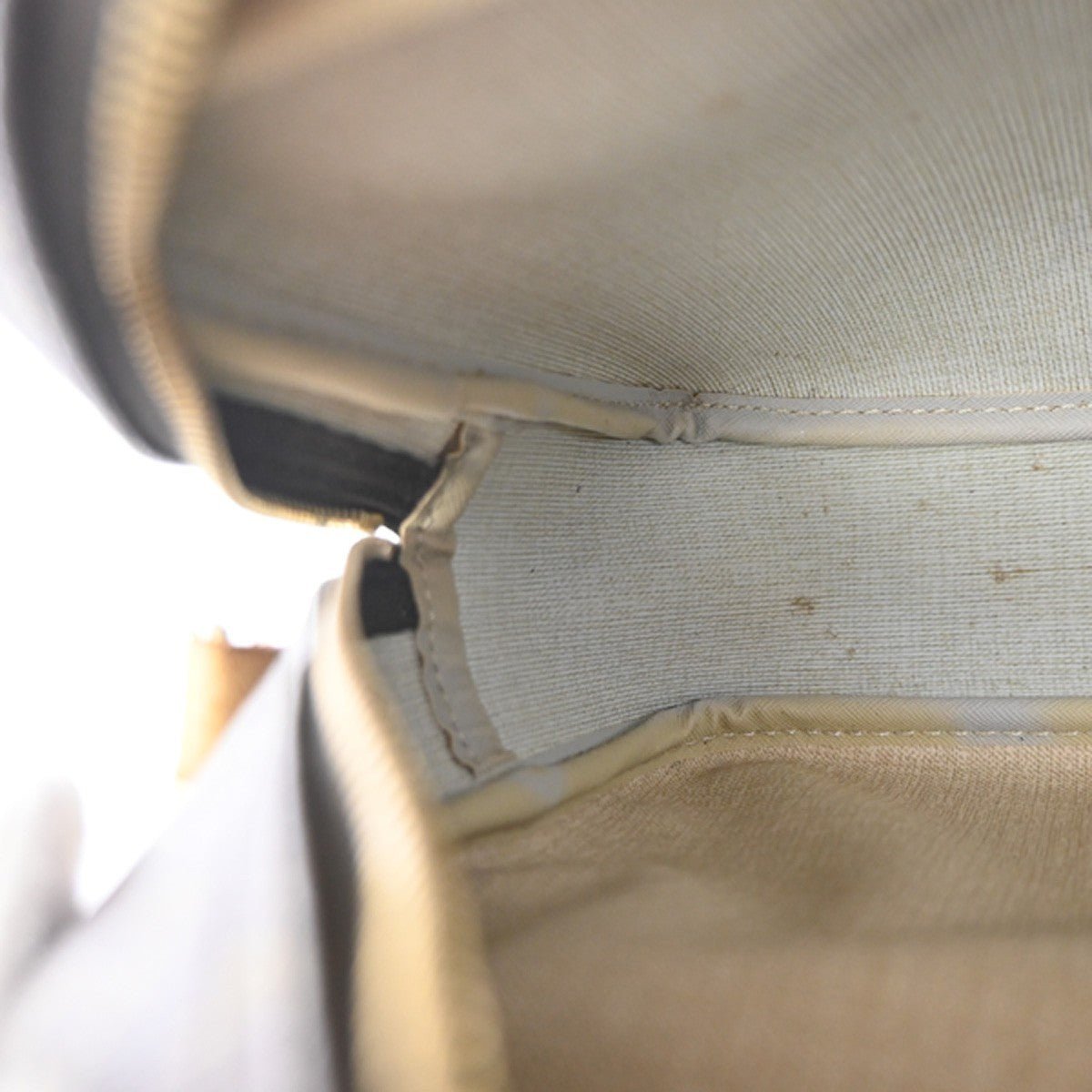 Louis Vuitton Reporter Bag - Brandsamsara