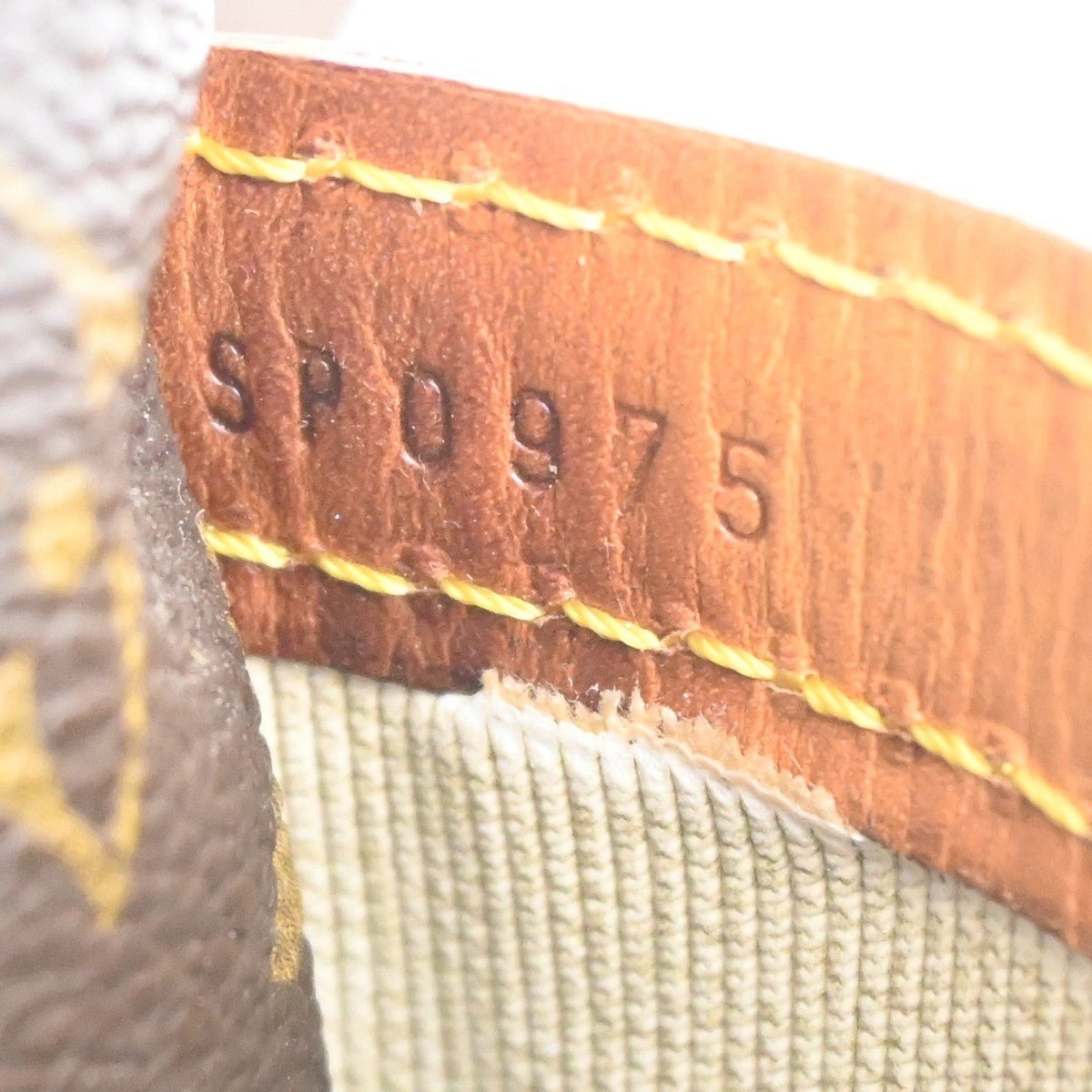 Louis Vuitton Reporter Bag - Brandsamsara