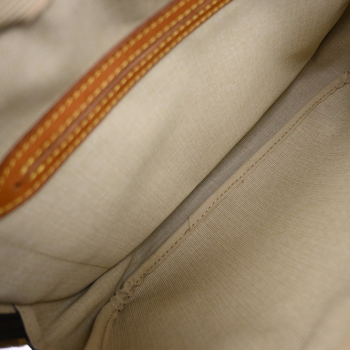 Louis Vuitton Reporter Bag - Brandsamsara