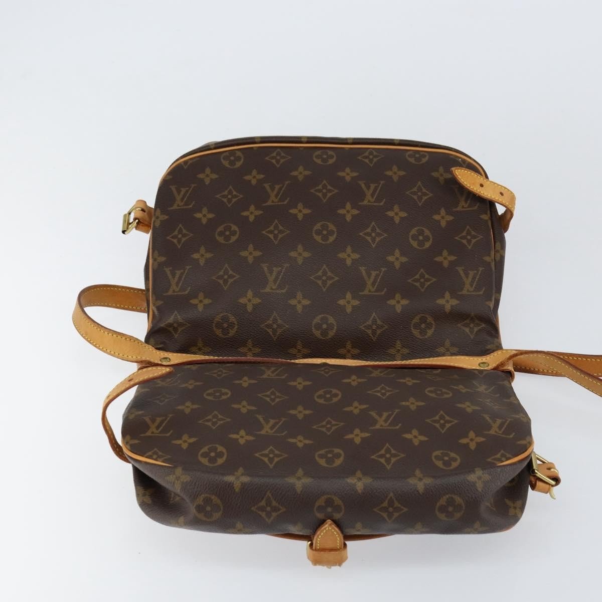 Louis Vuitton Saumur Handbag - Brandsamsara
