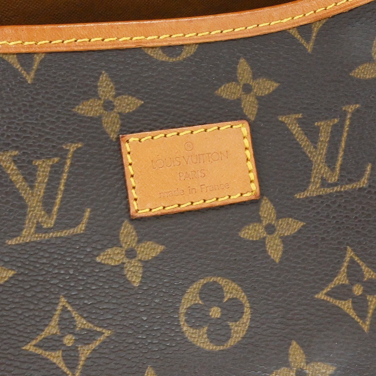 Louis Vuitton Saumur Handbag - Brandsamsara