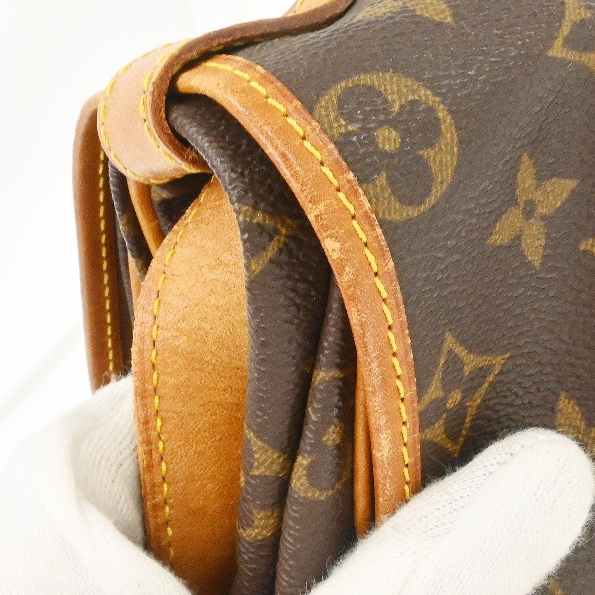 Louis Vuitton Saumur Handbag - Brandsamsara