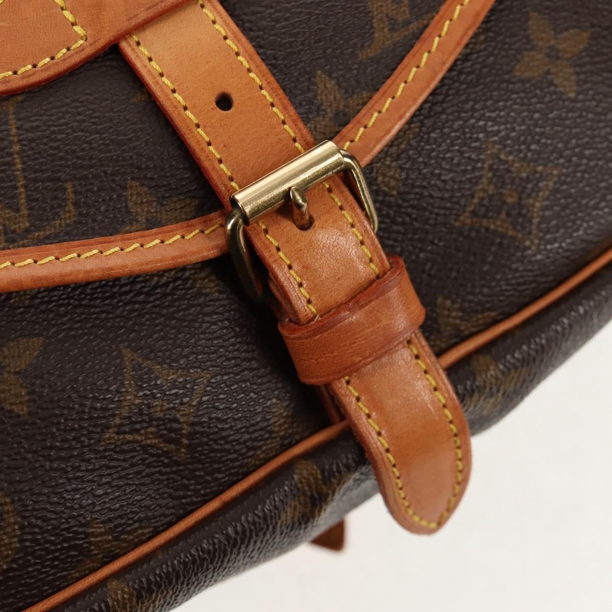 Louis Vuitton Saumur Handbag - Brandsamsara