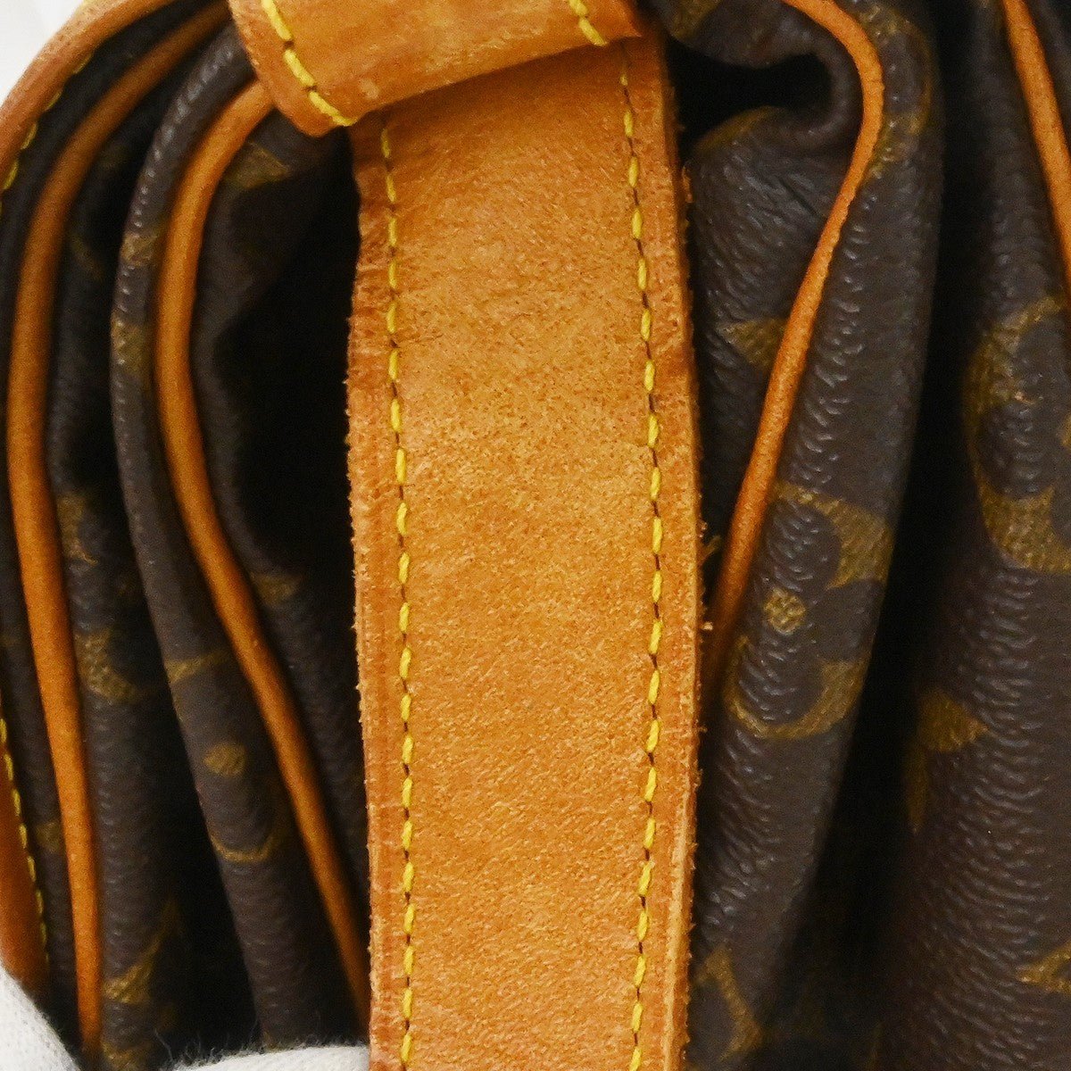 Louis Vuitton Saumur Handbag - Brandsamsara