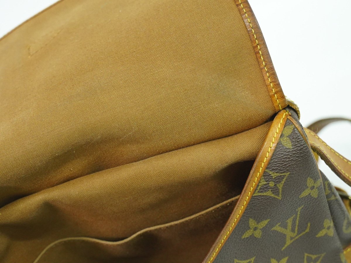 Louis Vuitton Saumur Handbag - Brandsamsara