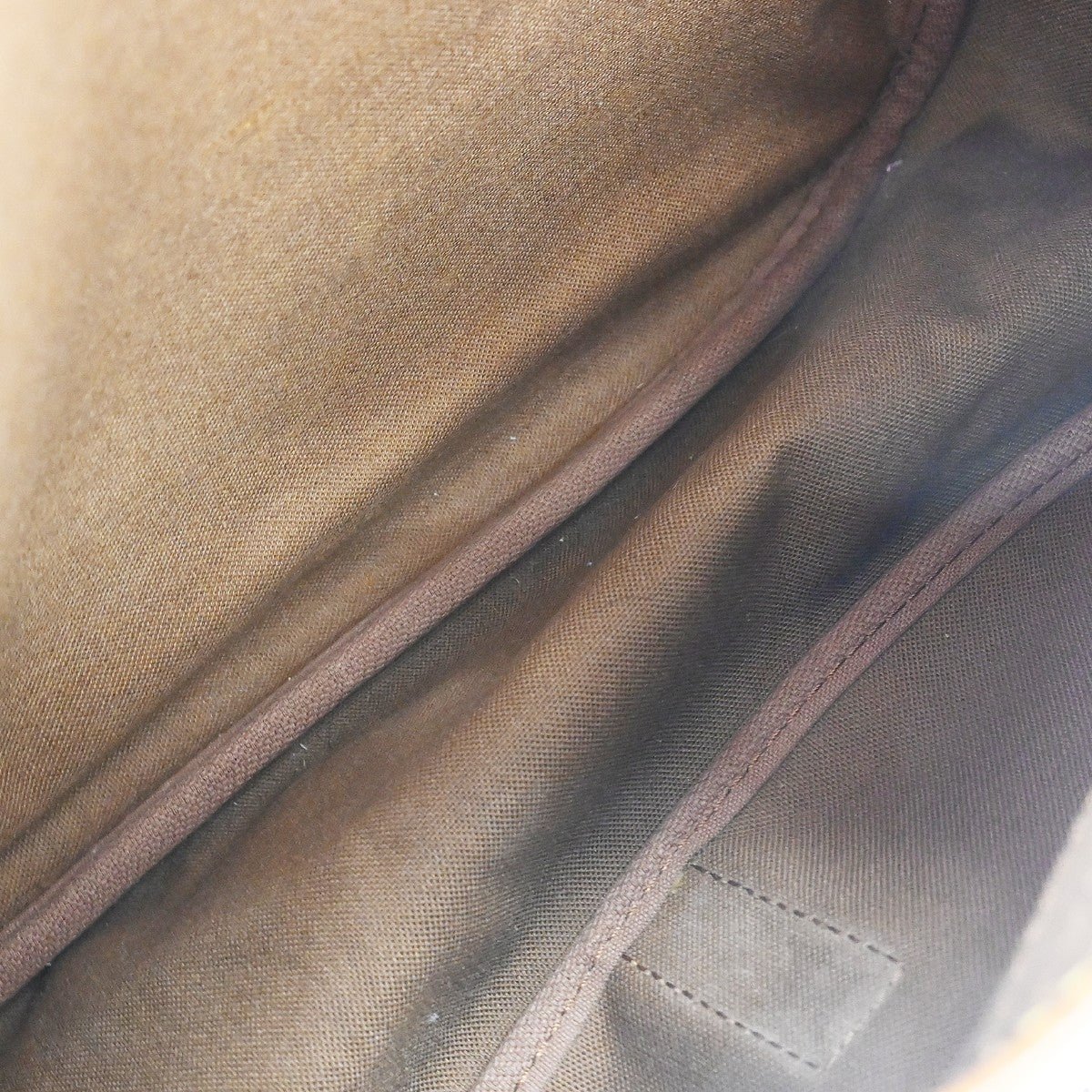 Louis Vuitton Saumur Handbag - Brandsamsara