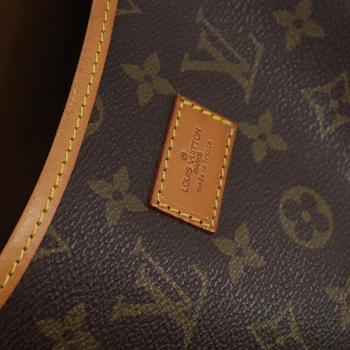 Louis Vuitton Saumur Handbag - Brandsamsara