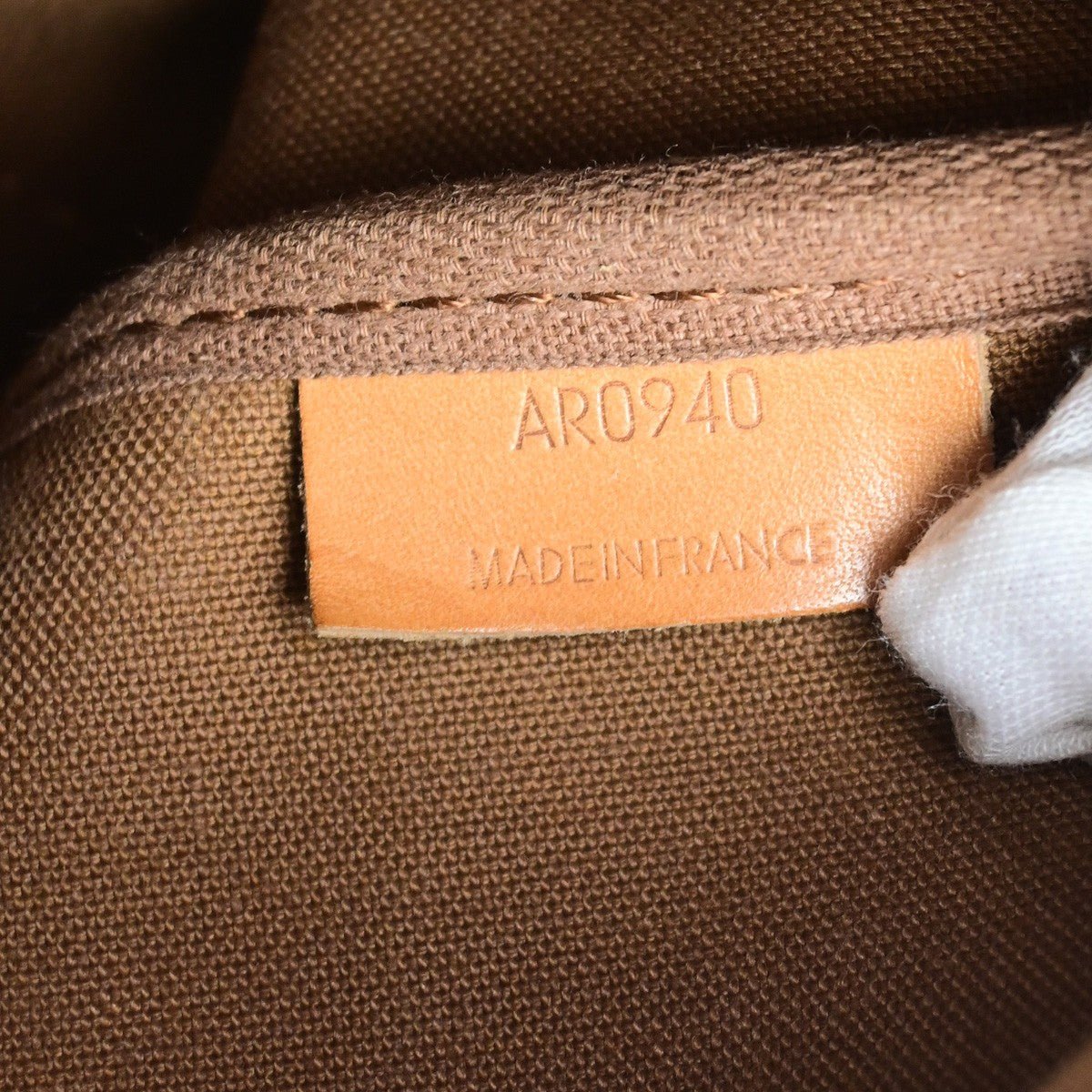 Louis Vuitton Saumur Handbag - Brandsamsara