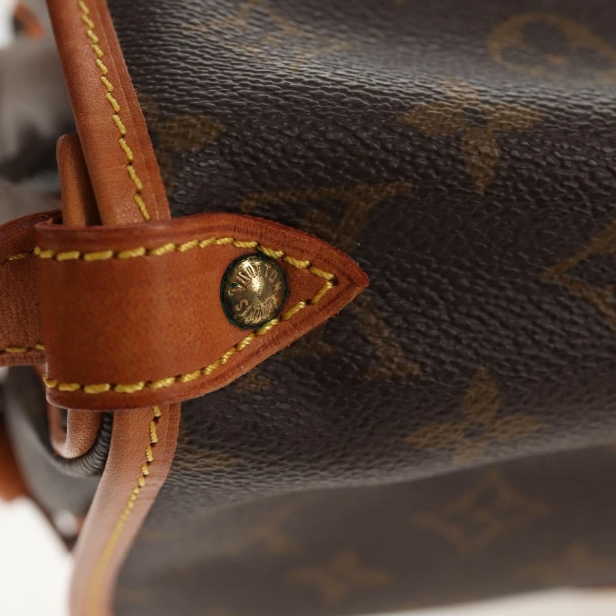 Louis Vuitton Saumur Handbag - Brandsamsara