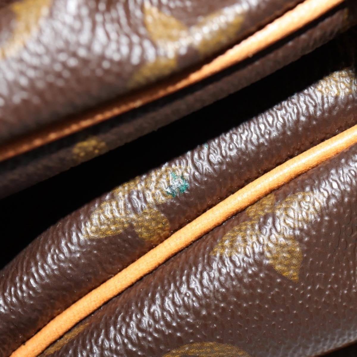 Louis Vuitton Saumur Handbag - Brandsamsara