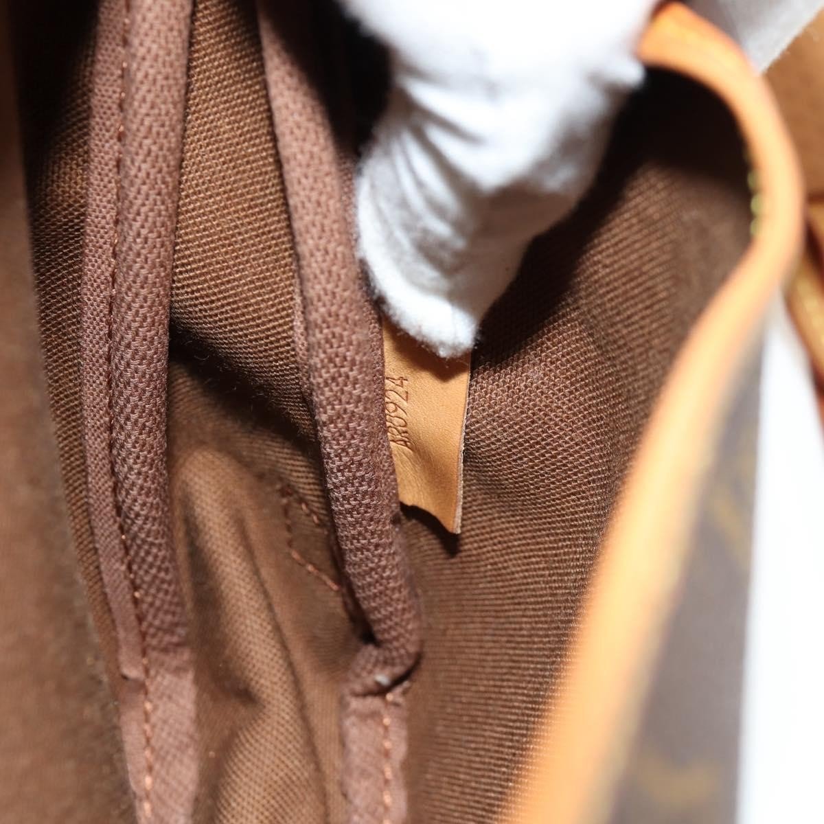 Louis Vuitton Saumur Handbag - Brandsamsara