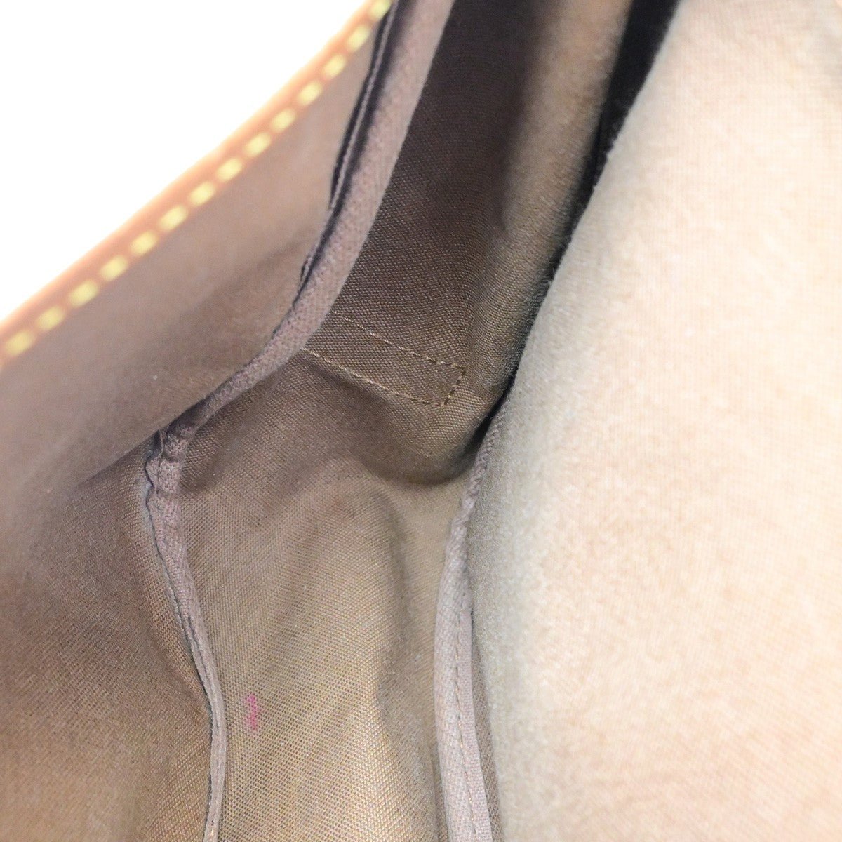 Louis Vuitton Saumur Handbag - Brandsamsara