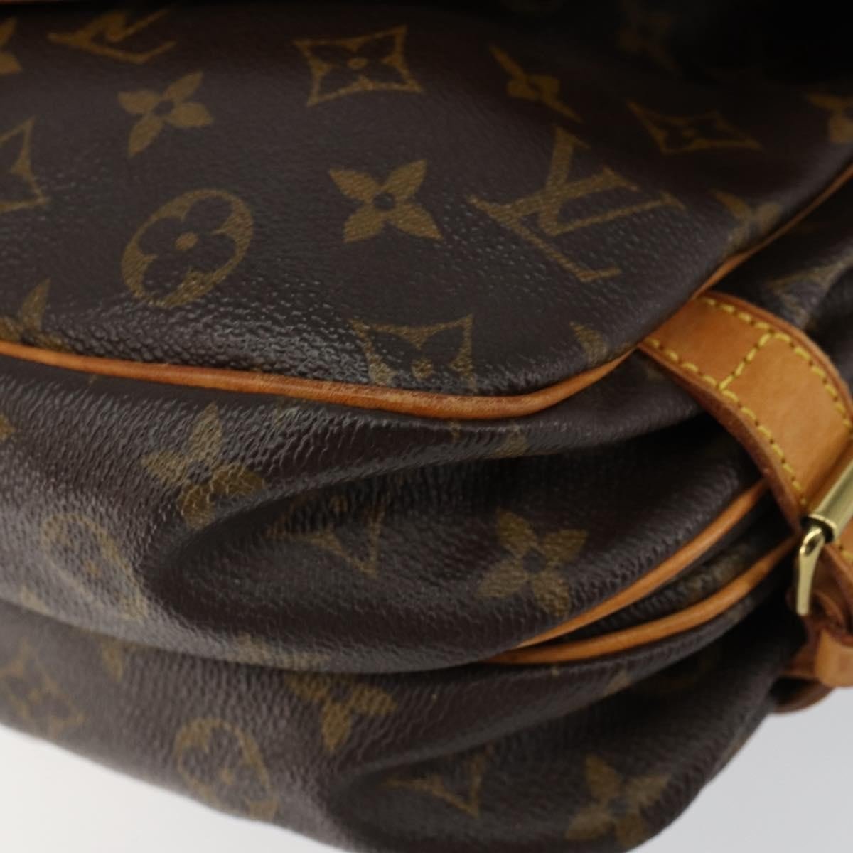 Louis Vuitton Saumur Handbag - Brandsamsara