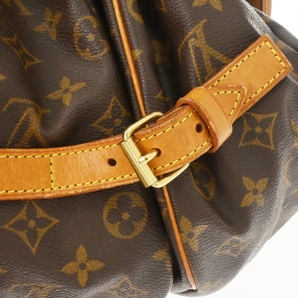 Louis Vuitton Saumur Handbag - Brandsamsara