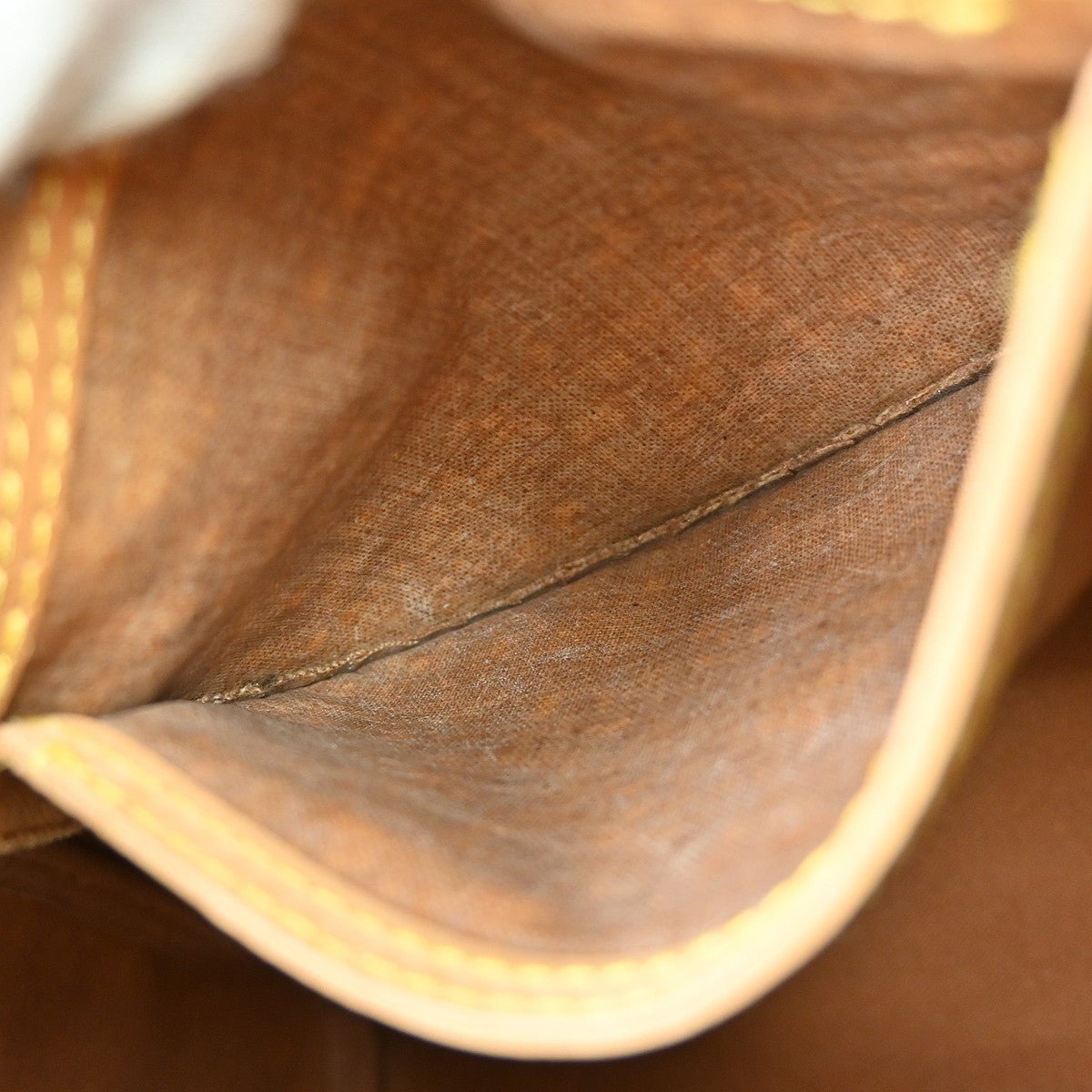 Louis Vuitton Speedy Handbag - Brandsamsara