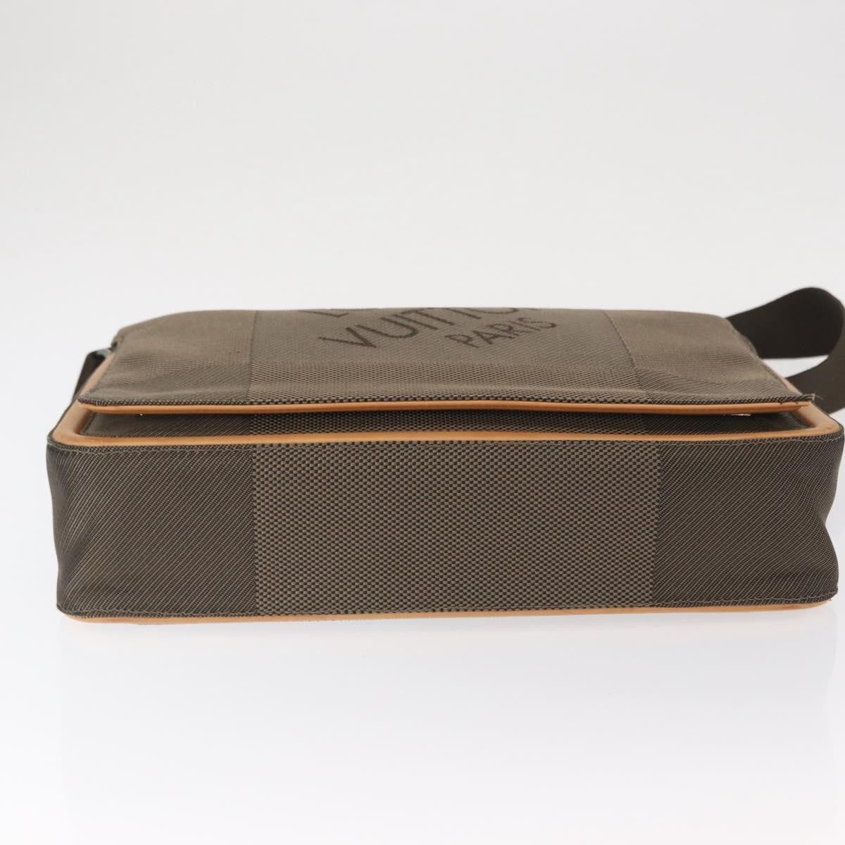 Louis Vuitton Terre Messenger - Brandsamsara