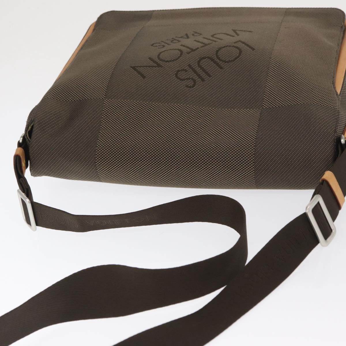 Louis Vuitton Terre Messenger - Brandsamsara