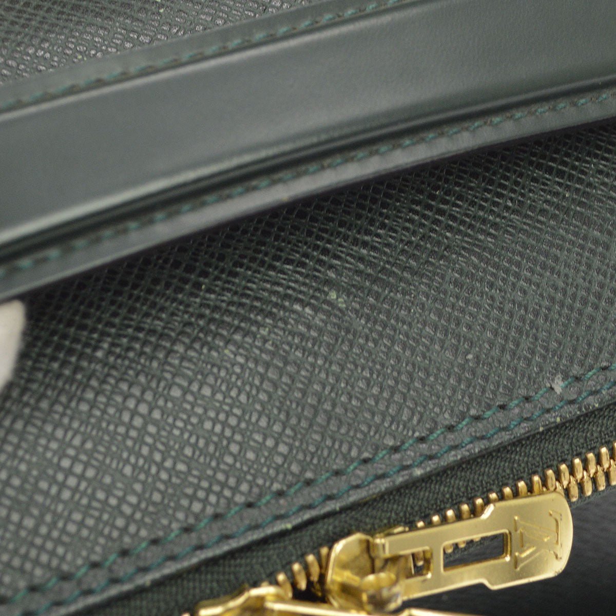 Louis Vuitton Tura Messenger - Brandsamsara