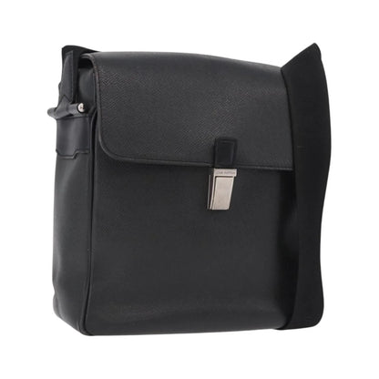 Louis Vuitton Yaranga Messenger Taiga Leather, Black, Leather, Shoulder Bag