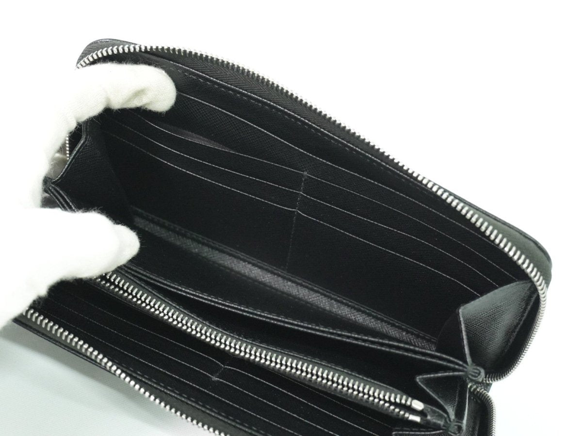Prada Saffiano Wallet - Brandsamsara
