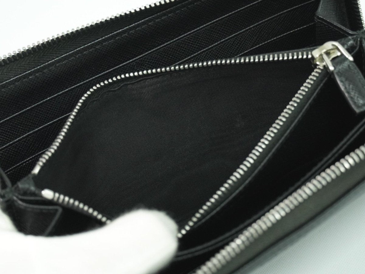 Prada Saffiano Wallet - Brandsamsara