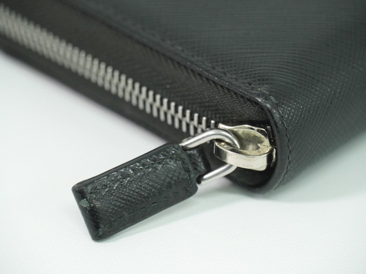 Prada Saffiano Wallet - Brandsamsara