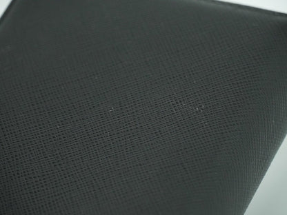 Prada Saffiano Wallet - Brandsamsara