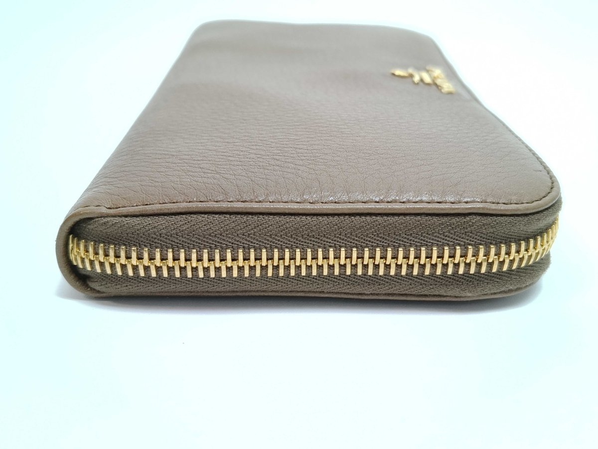 Prada Zip Around - Brandsamsara