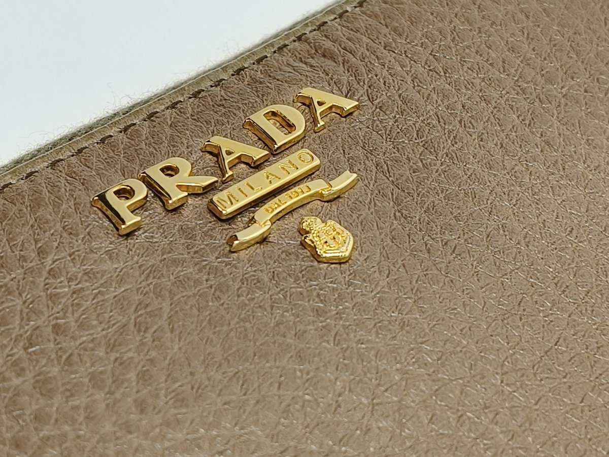 Prada Zip Around - Brandsamsara